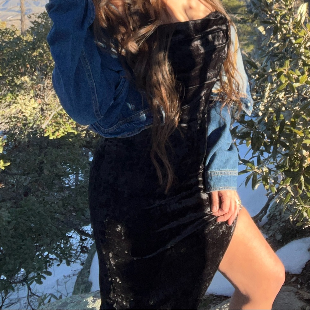 Windsor Elegant Black Velvet Asymmetrical Dress - Picture 5 of 5